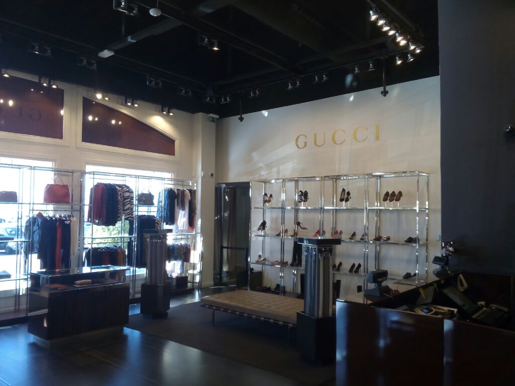 reformas_locales_comerciales_oficinas_Gucci las rozas17